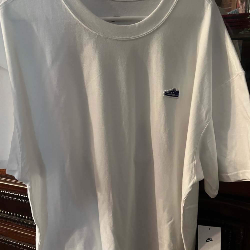 Nike White Short Sleeve Tee Classic Design